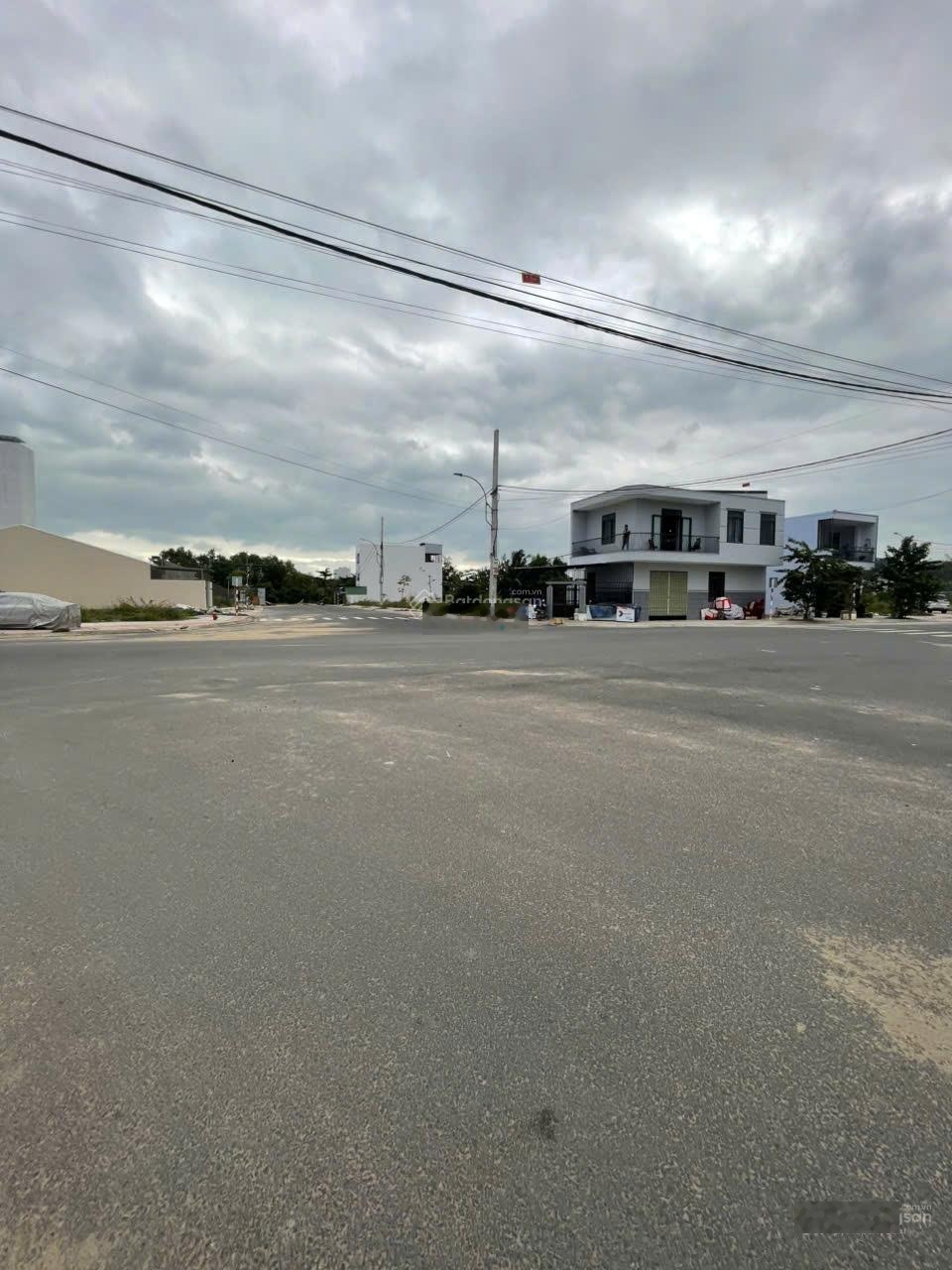 Đất tái định cư Ngọc Hiệp đường 20m, sát công viên, DT 107,5m² đã có sổ