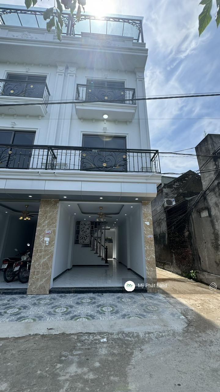 Nhà 4 tầng 45m2, ô tô đỗ ngõ, 1km ra ủy ban Đông La, 8 phút ra KĐT Đô Nghĩa Hà Đông, giá 3.95 tỷ