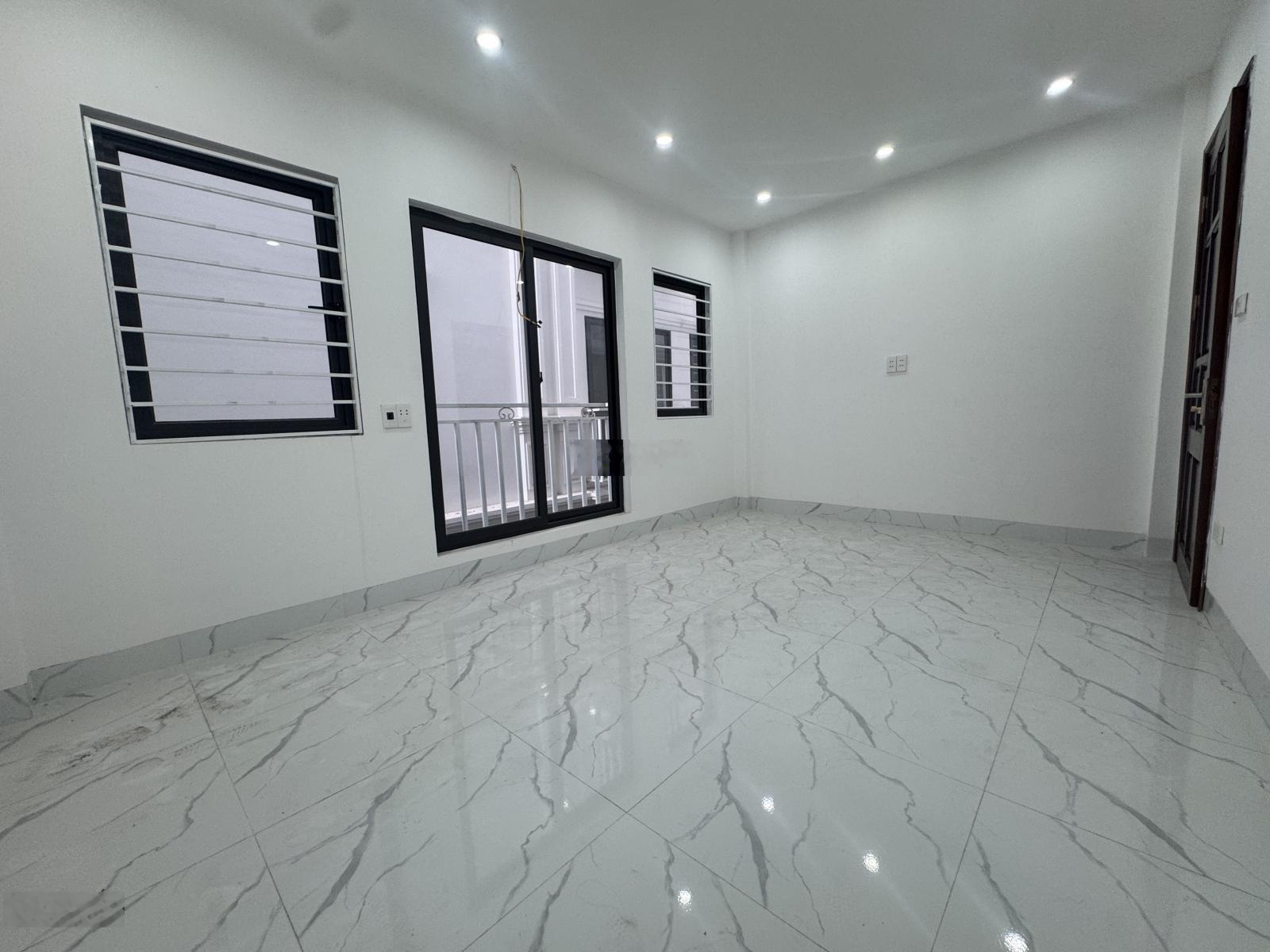 Bán nhà ô tô đỗ cổng, view hồ, ngõ thông, trục chính, đủ công năng 32m2 5 tầng Biên Giang, Hà Đông