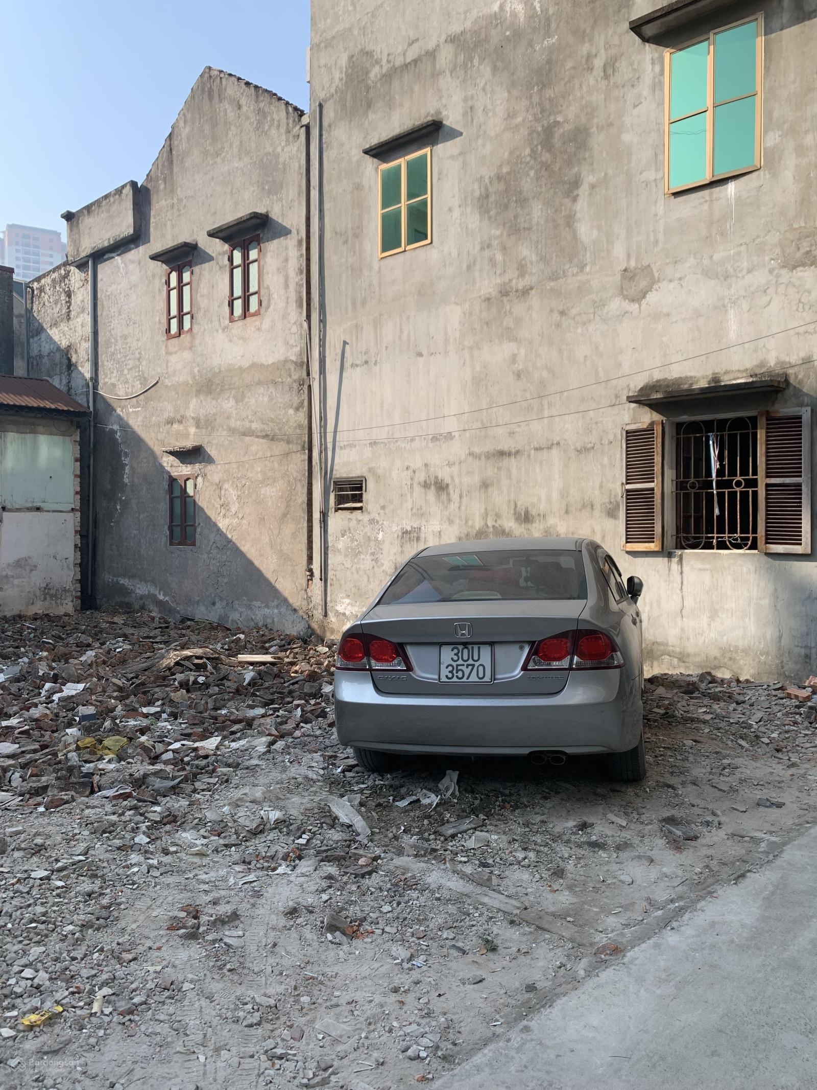 Bán gấp đất Vạn Phúc Hà Đông đối diện GOLD SILK, 52m2, mặt tiền 4.2m, ô tô vào đất chỉ 11 tỷ 1.