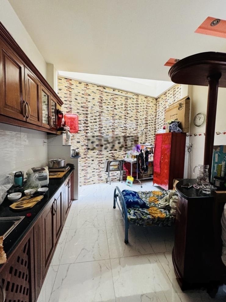 4.2 x 16m - lạc long quân - hxh tới nhà - 1 trệt 2 lầu kiên cố - vào ở liền - chỉ 6.5 tỷ