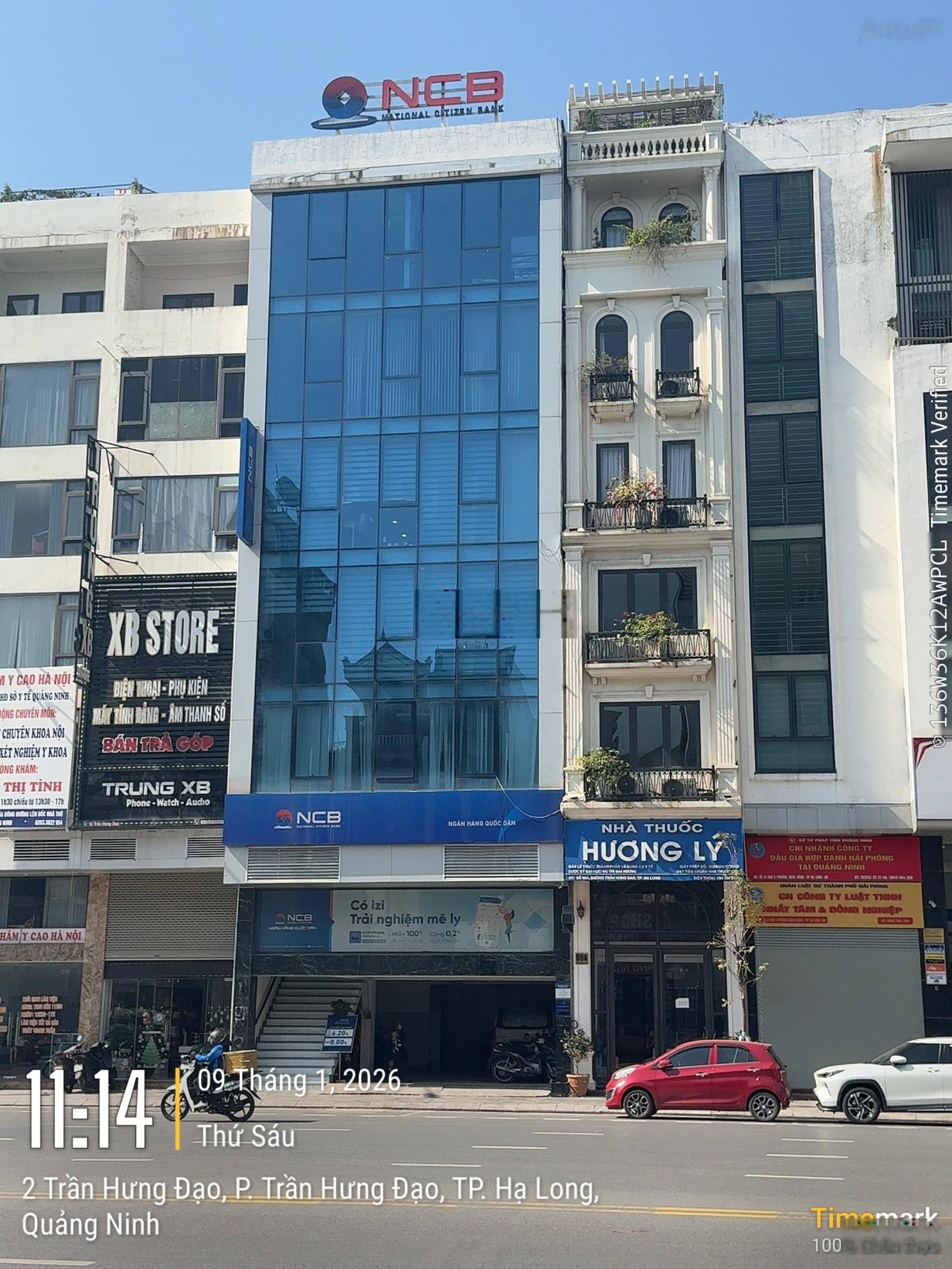 Bán tòa nhà phố Trần Hưng Đạo cột đồng hồ Hạ Long vị trí đắc địa đang cho thuê 2,3 tỷ/năm