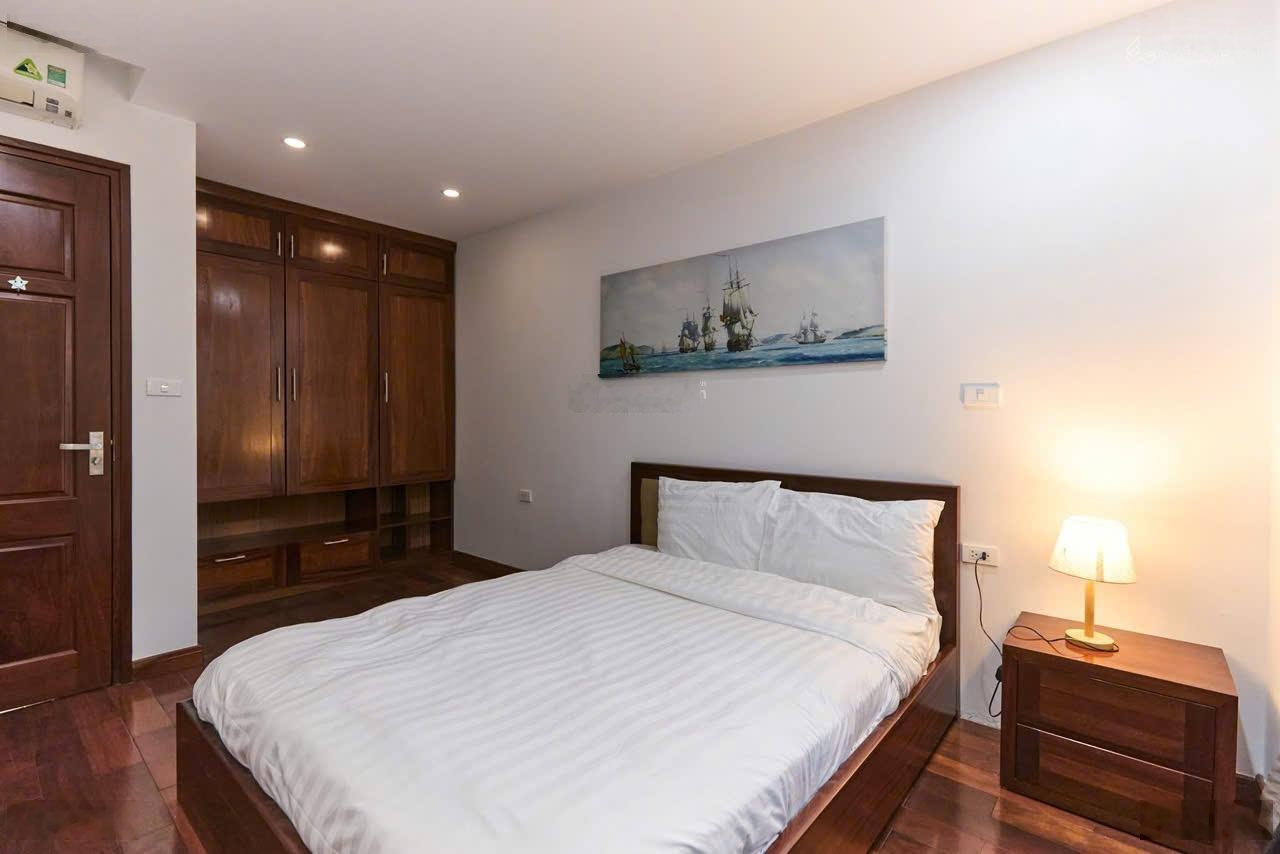 Tòa CHDV Cầu Giấy-Nguyễn Khang 110m2, 7 tầng, MT 5,5m - lô góc vỉa hè - kinh doanh - giá 31 tỷ