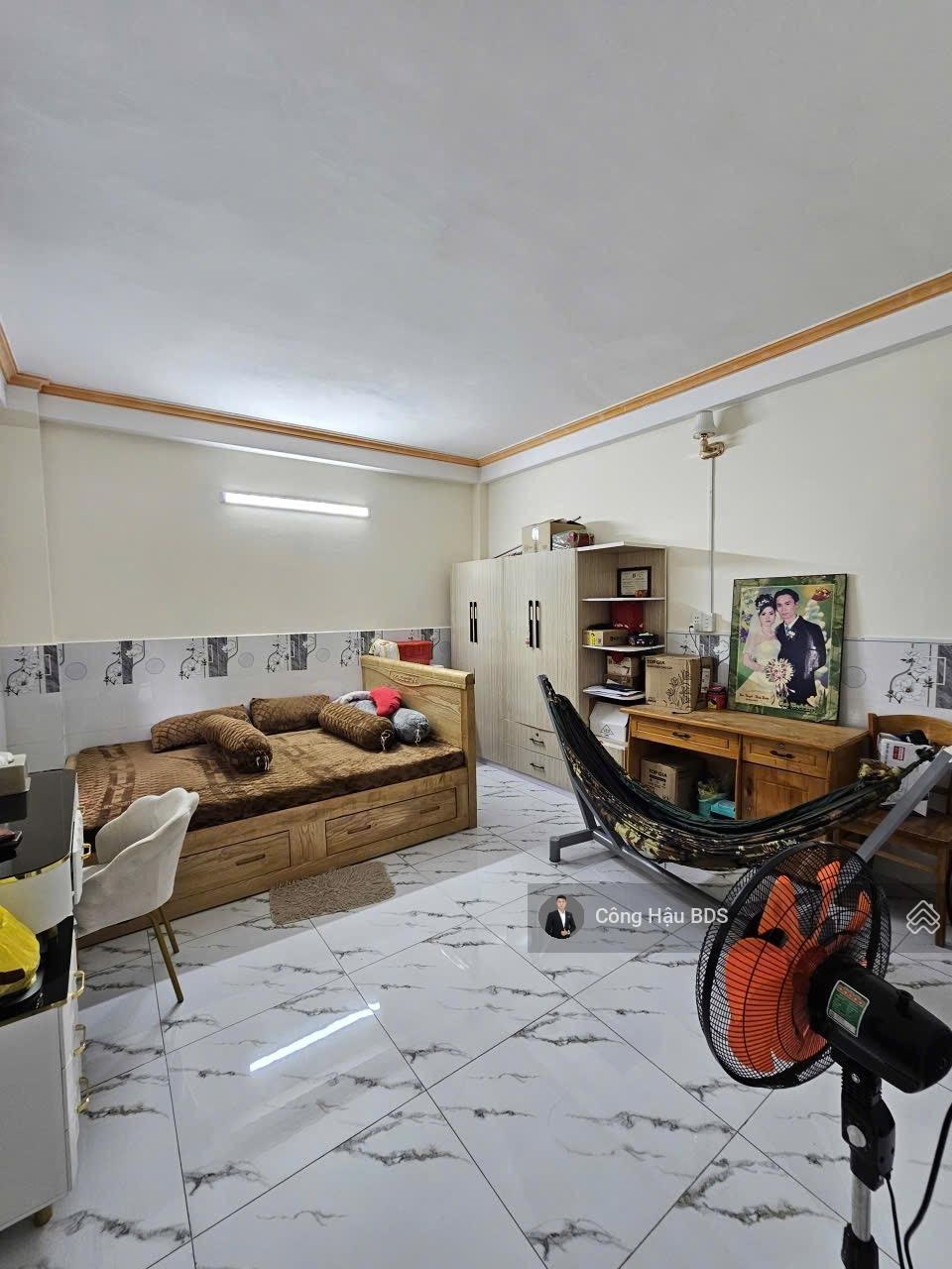 Nhà trệt lửng gần chợ Xóm Vắng, P. Dĩ An. DT: 83.5m2. ODT: 100%. Đường 3.5m thông 2 đầu. Giá: 4.15T