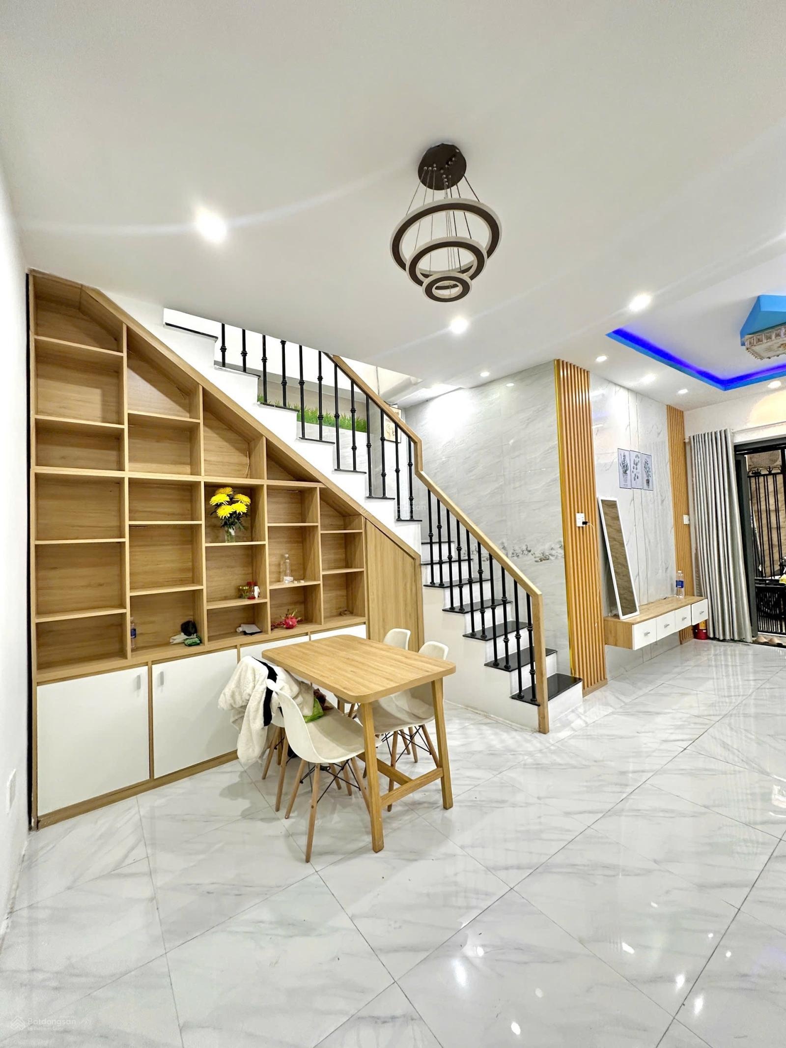 Cc bán gấp nhà 46mx2 tầng đẹp, 3,7 tỷ nở hậu đẹp ở luôn. p Hoàng Diệu- Đà nẵng