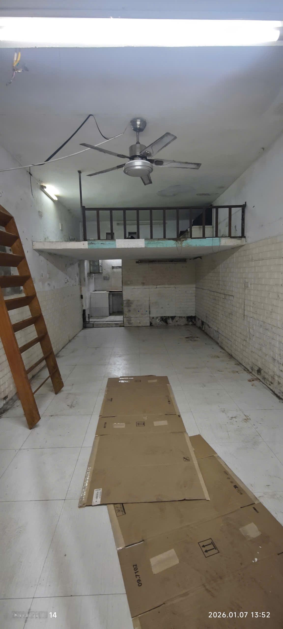 Cho thuê nhà mặt phố Bạch Đằng, 15 triệu VND/th, 32m2, đẹp, nhiều tiện ích