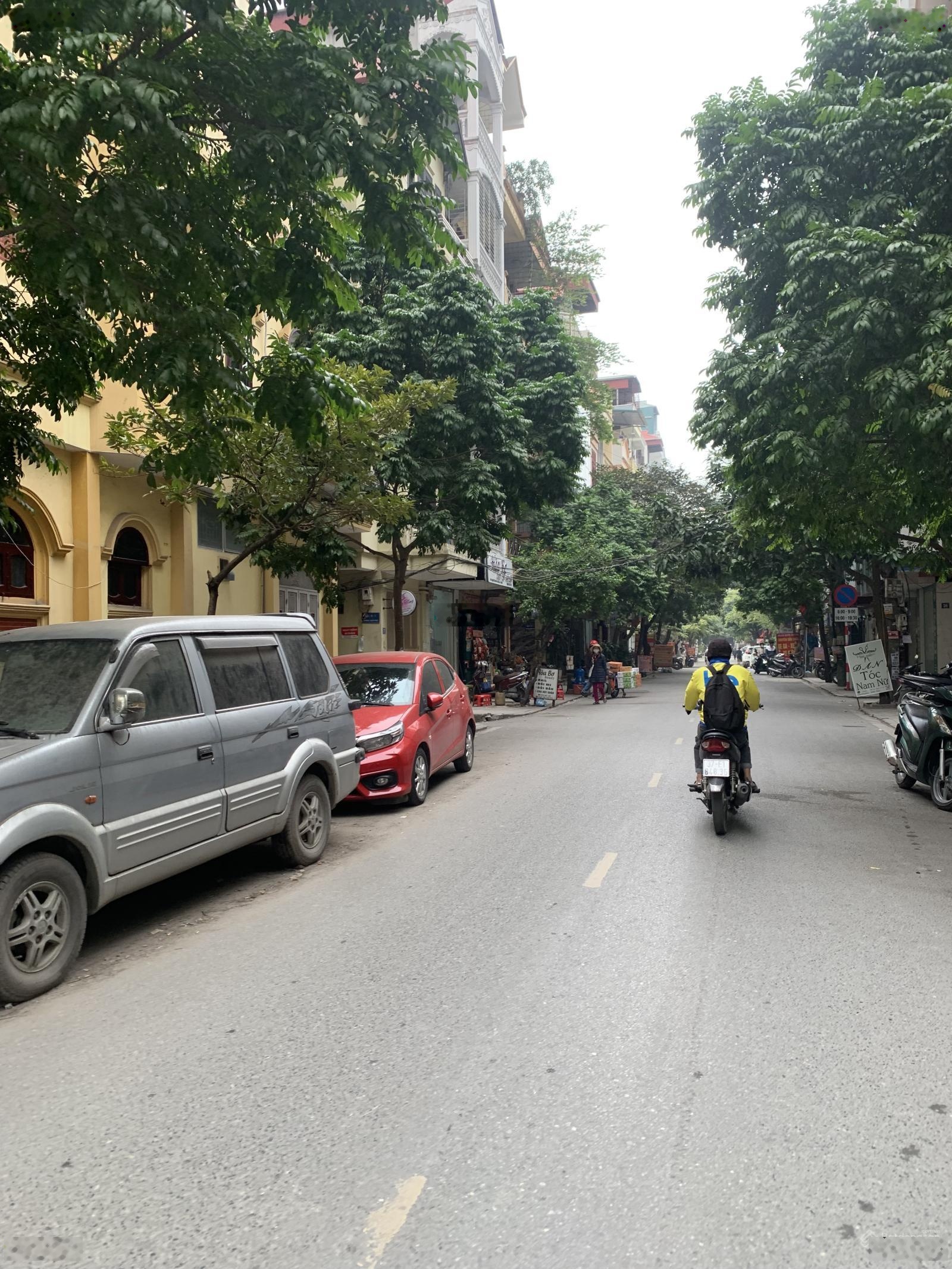 Bán đất phân lô Mỗ Lao, Hà Đông kinh doanh - ô tô vào thoả mái, ngay chân ga tàu điện Văn Quán