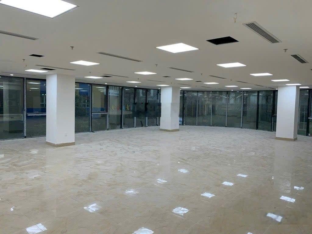 Bán tòa nhà lô góc 1 hầm + 7 tầng nổi đường Đức Diễn, phường Phú Diễn, TP Hà Nội 68 tỷ