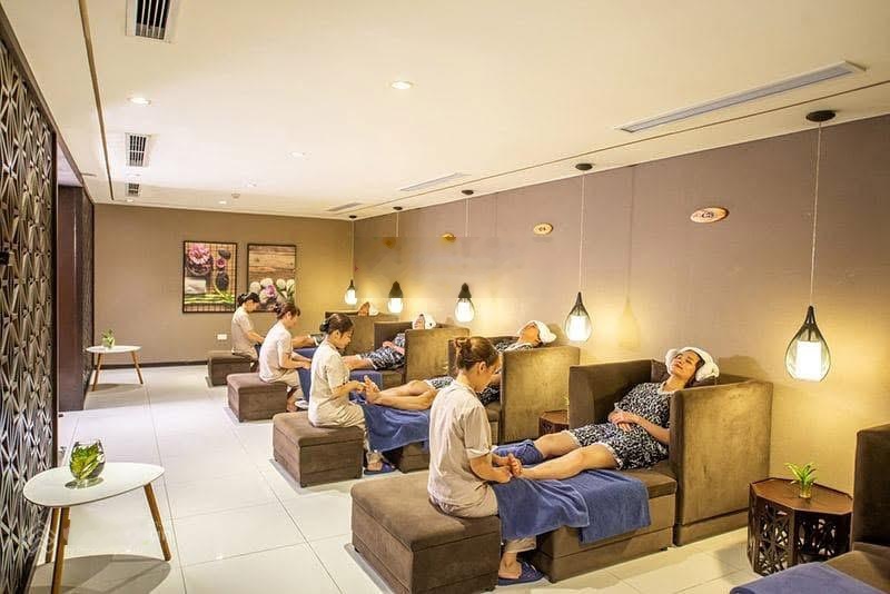 Nhà 5 tầng mt hồ nghinh , nhà mới tổng :15 phòng đẹp , có thang máy và pccc đầy đủ