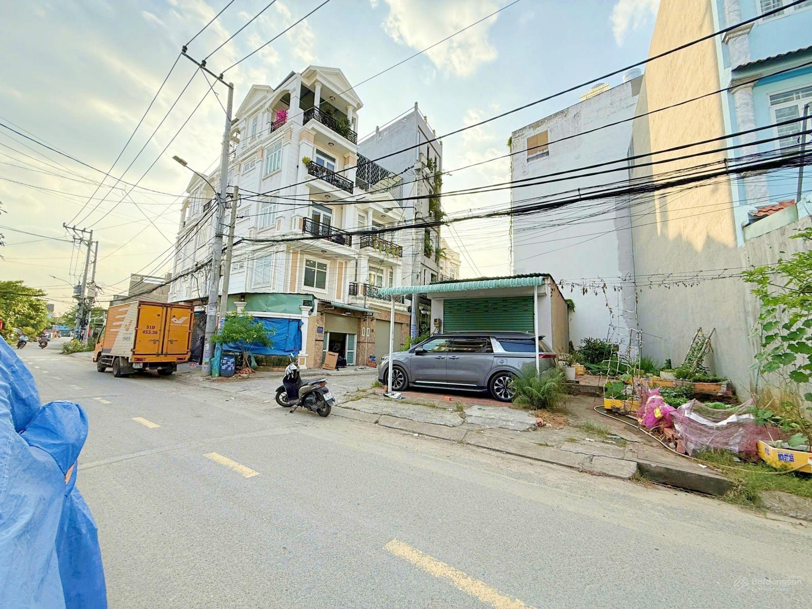 Bán đất mặt tiền đường số 10 cách quốc lộ 13 - 200m , đường thông thoáng xe tải tránh nhau, shr