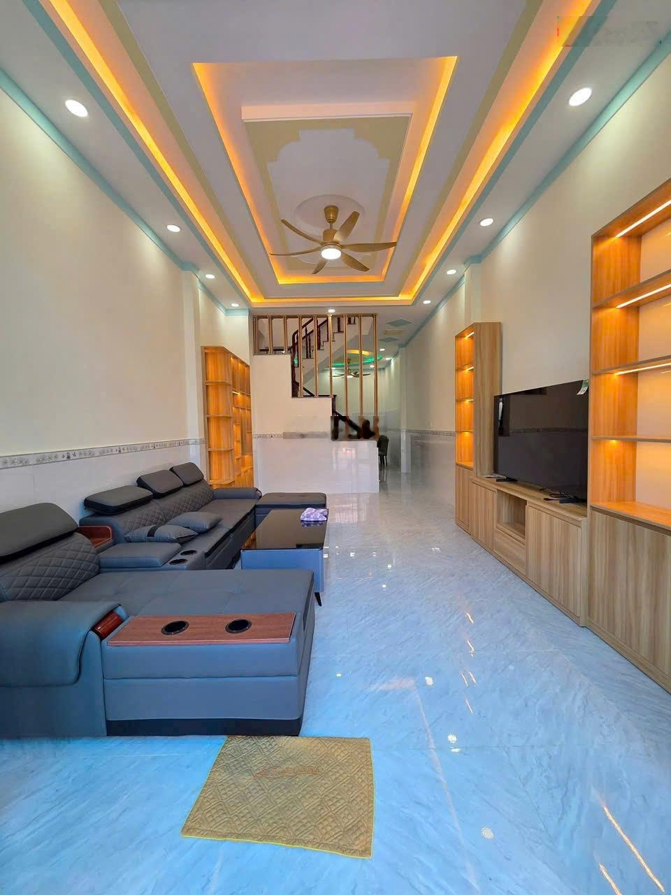 Bán gấp căn nhà riêng Hoàn Công 76m2, 3PN, 2WC - đường xe hơi kế bên bệnh viện Hoàn Hảo