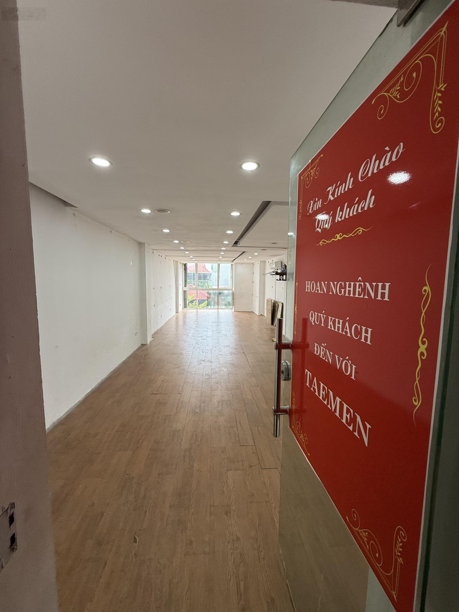 Cho thuê nhanh Tầng 5 toà nhà 224 Khâm Thiên 80 m2 có Thang máy, hầm xe 0977227026