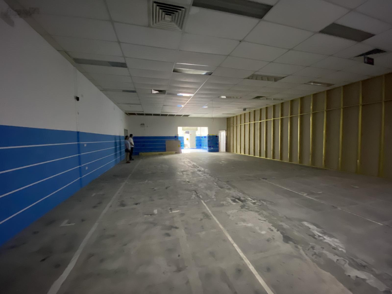 Cho thuê kho đường Cầu Diễn, Bắc Từ Liêm. DT 400m2, cao 6m. Có điện 3fa, xe công đỗ cửa. 110k/m2