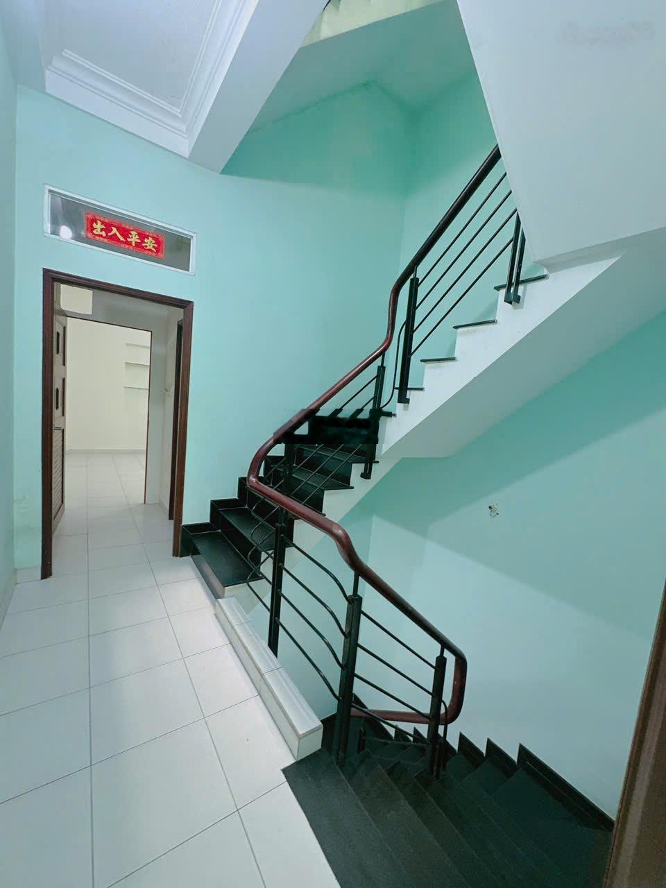 Siêu phẩm xe hơi đậu cửa Nguyễn Trãi Quận 5 - khu kinh doanh sầm uất - 4 tầng - giá chỉ 10 tỷ TL