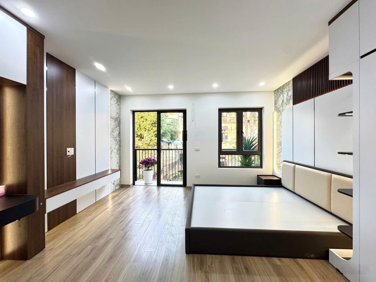 Chính chủ gửi bán nhà đẹp phố Đội Cấn Ba Đình, nhà mặt ngõ to rộng ôtô đỗ cửa 37m2, 6 tầng, MT 4m