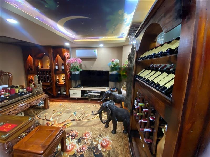 Bán nhà đẹp - nội thất xịn - Hẻm oto - Gần Suối Tiên, Metro Depot, đường thông, tiện ích bao phủ