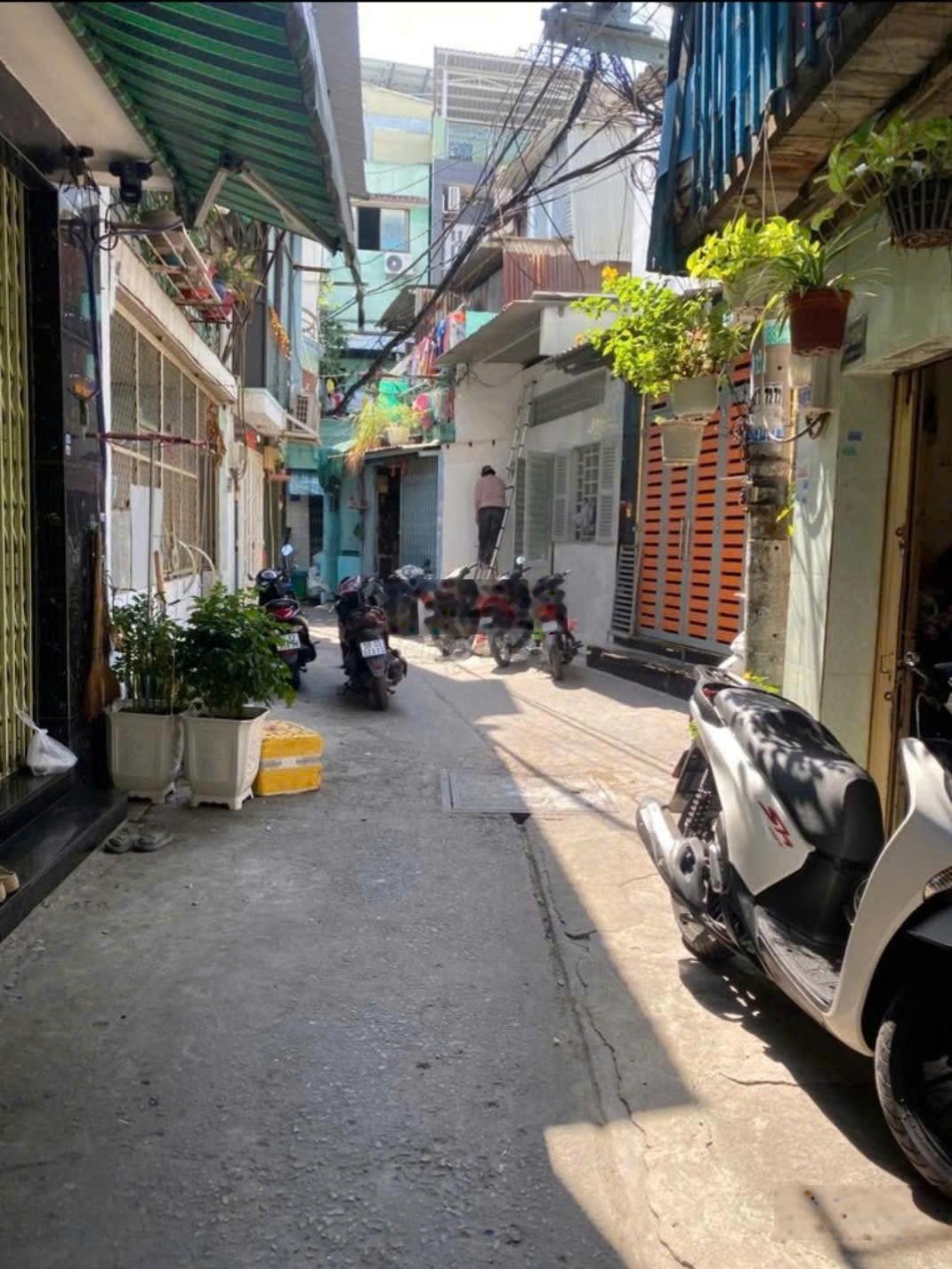 Bán nhà - Lạc Long Quân - quận 11 - 64m2 - hơn 5 tỷ - không lộ giới