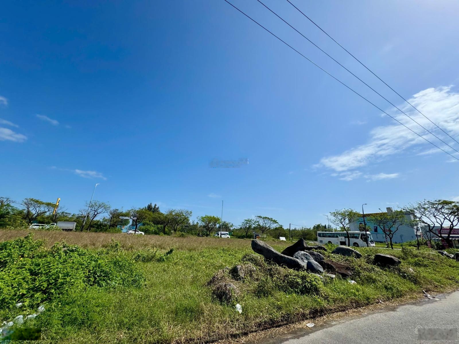 Lô đất đẹp 140m2 ngang 7m đường Nguyễn Phạm Tuân sát ngay Trường Sa, ra bãi tắm chỉ 500m, giá tốt