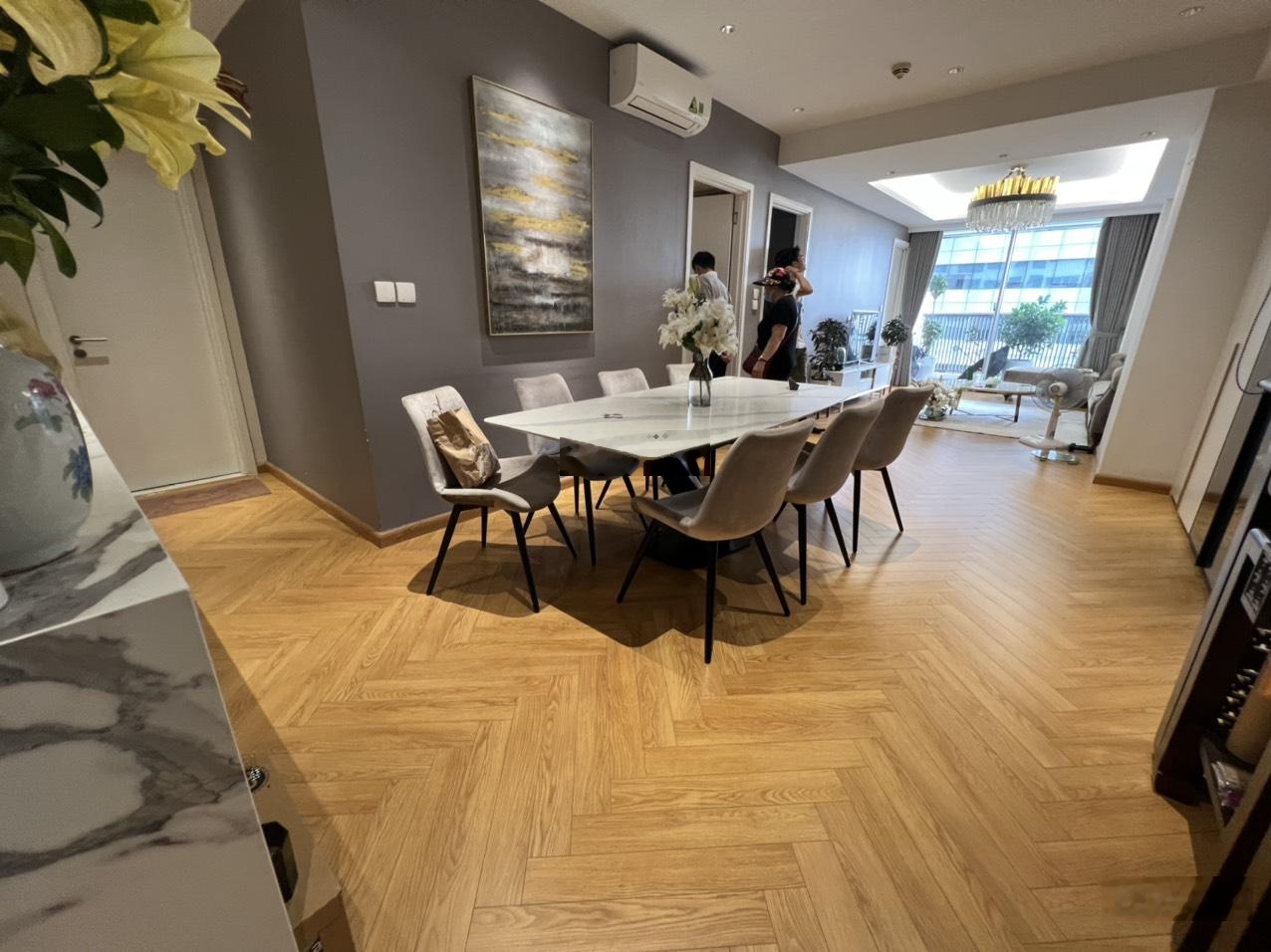 Tôi cần Bán gấp căn hộ cao cấp MHDI 60 Hoàng Quốc Việt căn góc 120m²