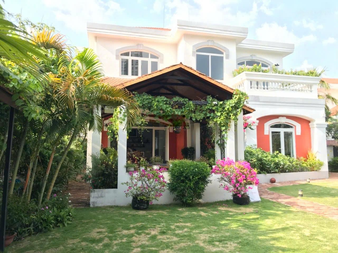 Bán biệt thự tuyệt đẹp - 650m2 - Mặt tiền Nguyễn Văn Hưởng, Q2, giá cực chất chỉ 95 tỷ