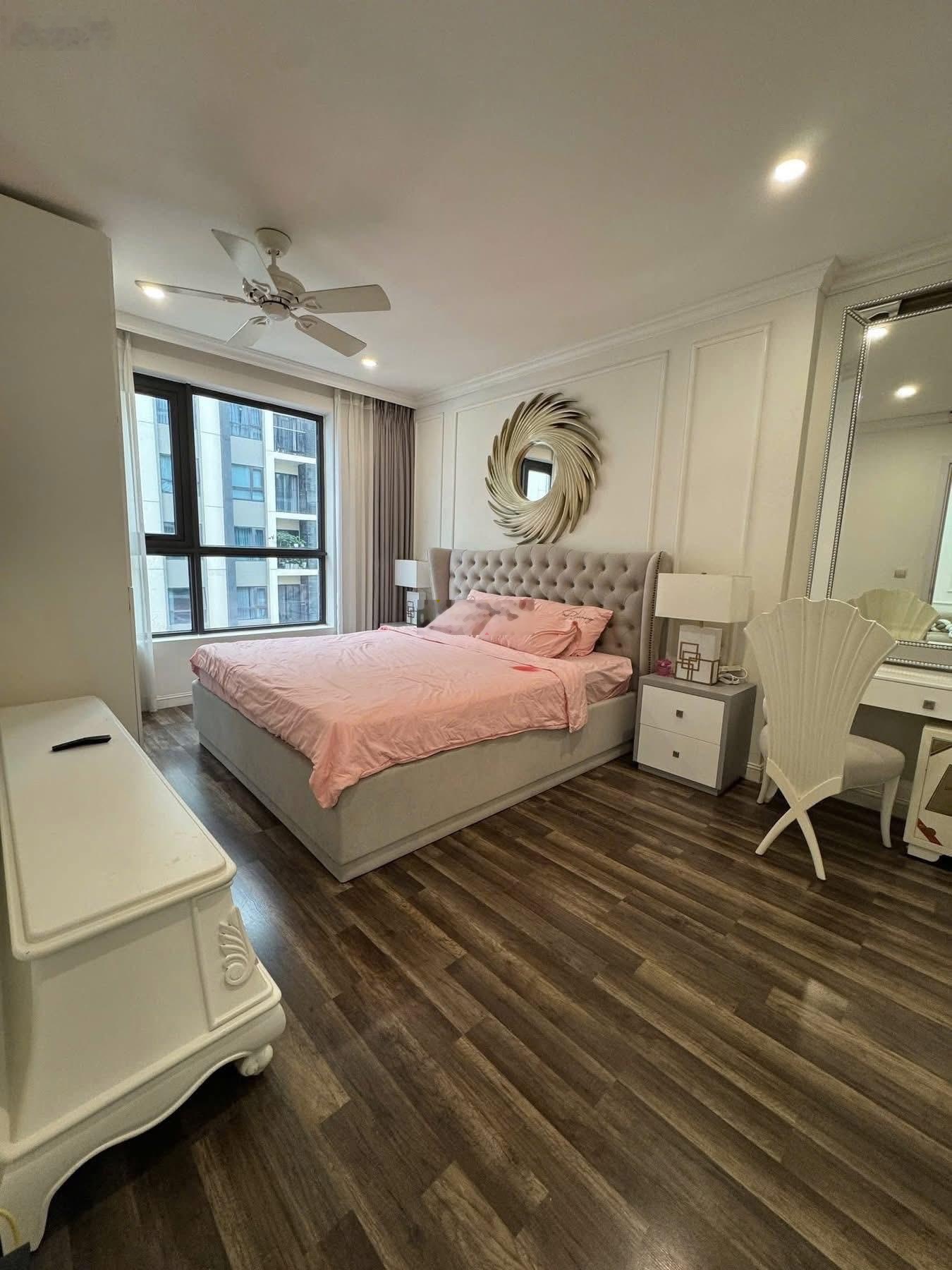 Bán căn hộ 3PN 2WC | giá 14 tỷ | nội thất đẹp | có sổ hồng