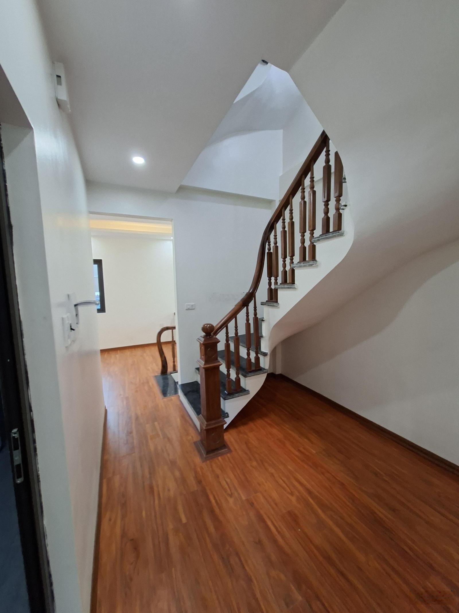 Nhà mới kim chung 40m 4 tầng - ô tô đỗ cửa - hàng xóm kđt hinode...