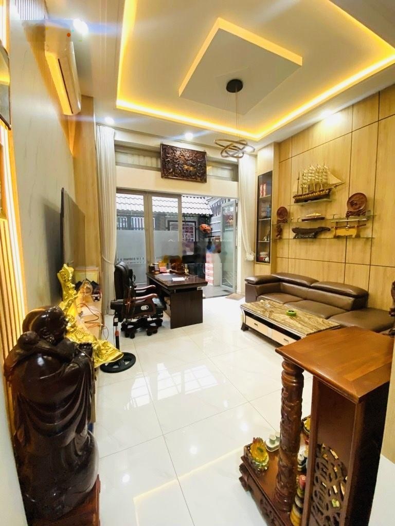 Phạm Văn Bạch Tân Bình - ô tô đỗ cửa - nhà 2 tầng cực đẹp - DT 5m x 18m - hẻm thông nhiều hướng