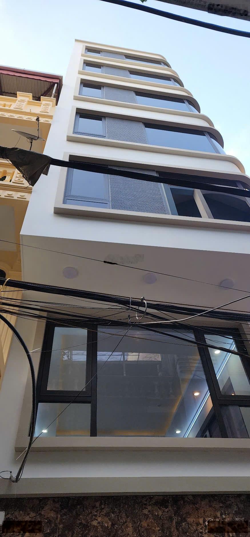 Bán nhà phố Nguyễn Trãi đối diện Đại Học Hà Nội DT: 62m2, Nhà xây 7 tầng, thang máy, lô góc.