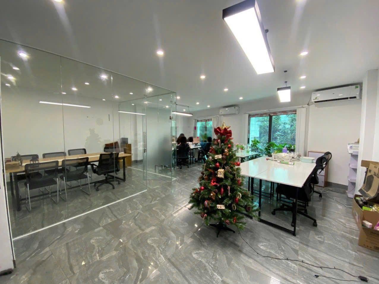 Cho thuê văn phòng đường Cô Giang, Quận 1. DT 55m2 chỉ 18tr/ tháng giá ưu đãi trước