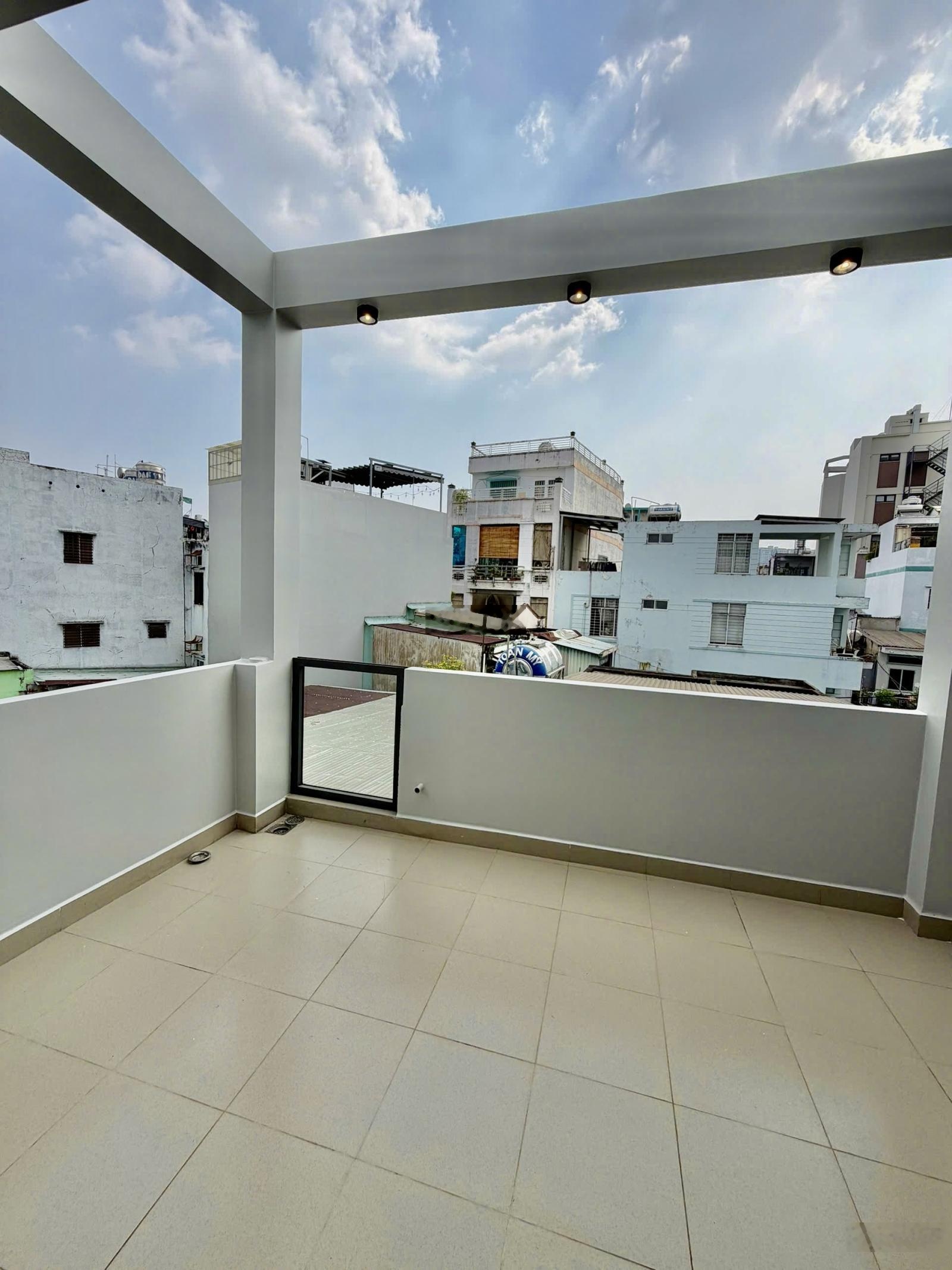 Bán nhà 3 tầng mới đẹp ngay cầu nguyễn tri phương p. chánh hưng