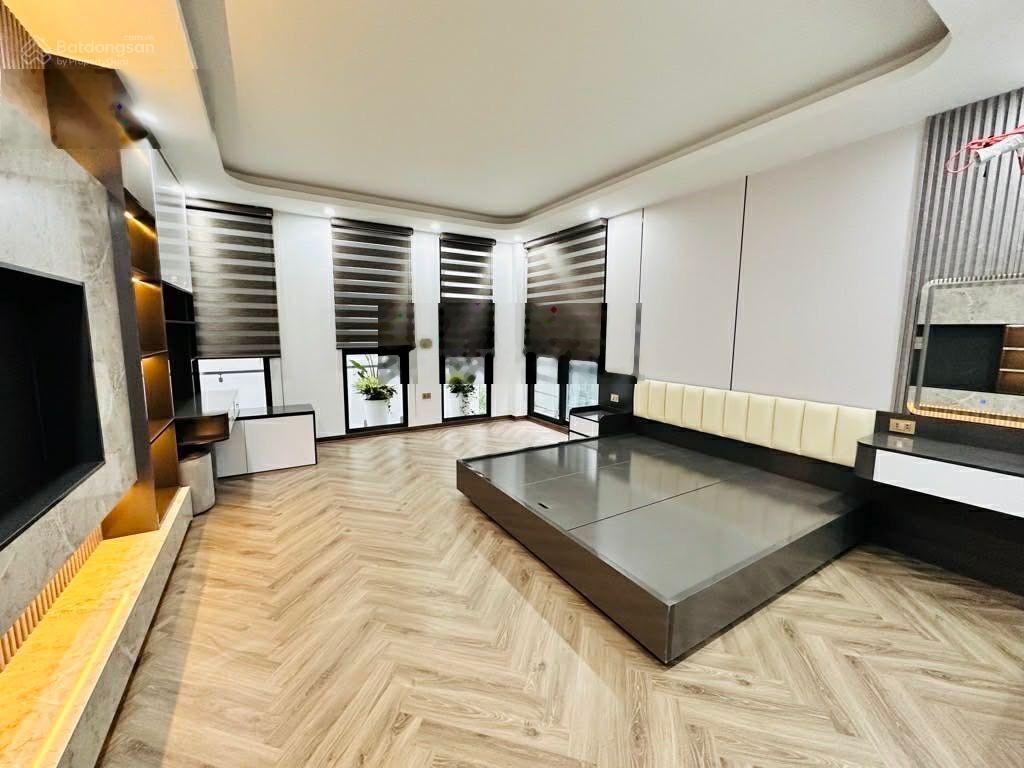 Bán nhà oto tránh - lô góc - thang máy - ngõ thông,sát phố - kinh doanh tại Phú Thượng - 15,6 tỷ