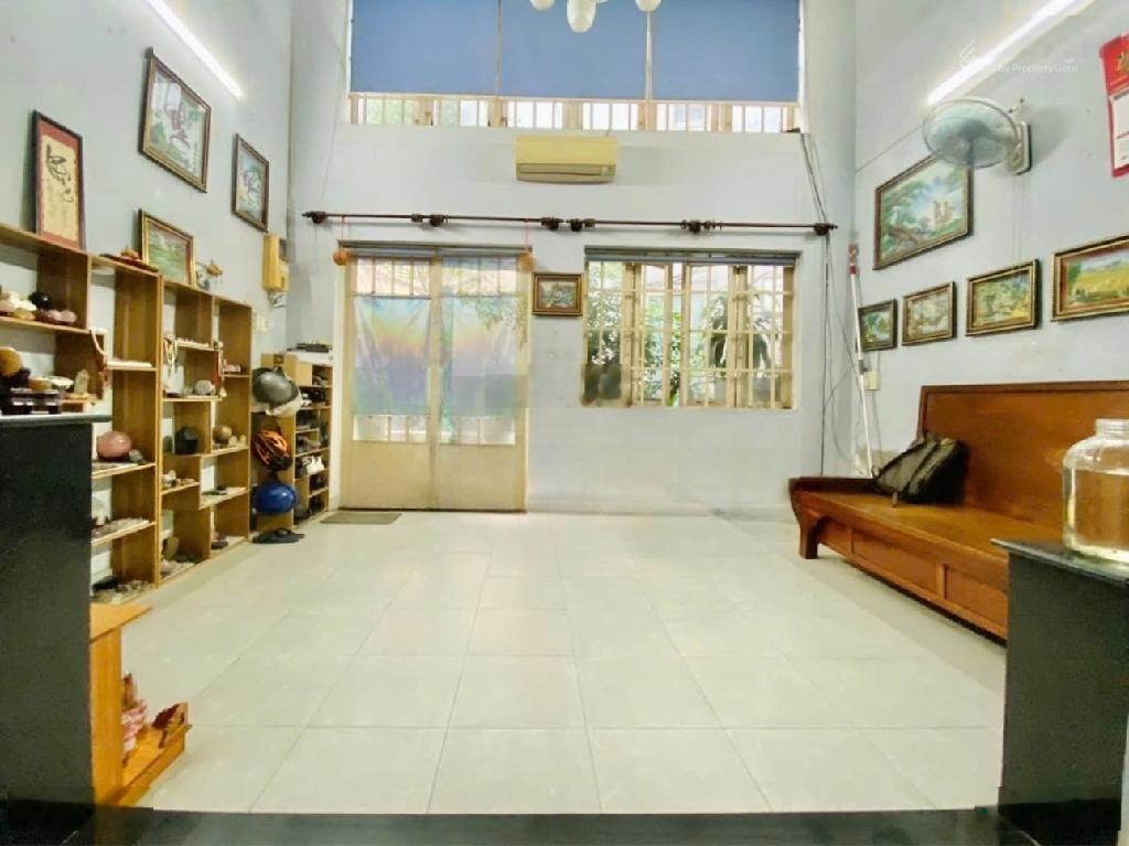 Nguyễn Bỉnh Khiêm Q1, DT 38m2, 3 tầng, 2PN, 3WC, PK, bếp và sân thượng tại đường giá rất hợp lý