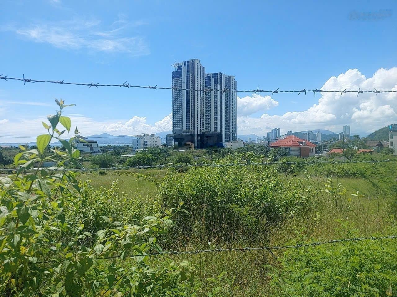 Hiếm đất biệt thự view biển đường triệu quang phục nha trang gần biển ngang 15m có sổ hồng