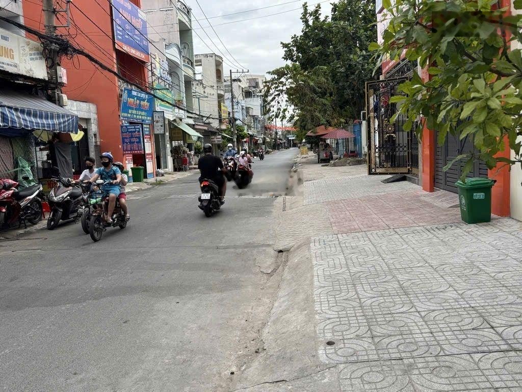 Giảm 1,2 tỷ, hẻm 8m, Lê Văn Quới, phường Bình Trị Đông, Quận Bình Tân, 3 tầng, 4PN, 5WC