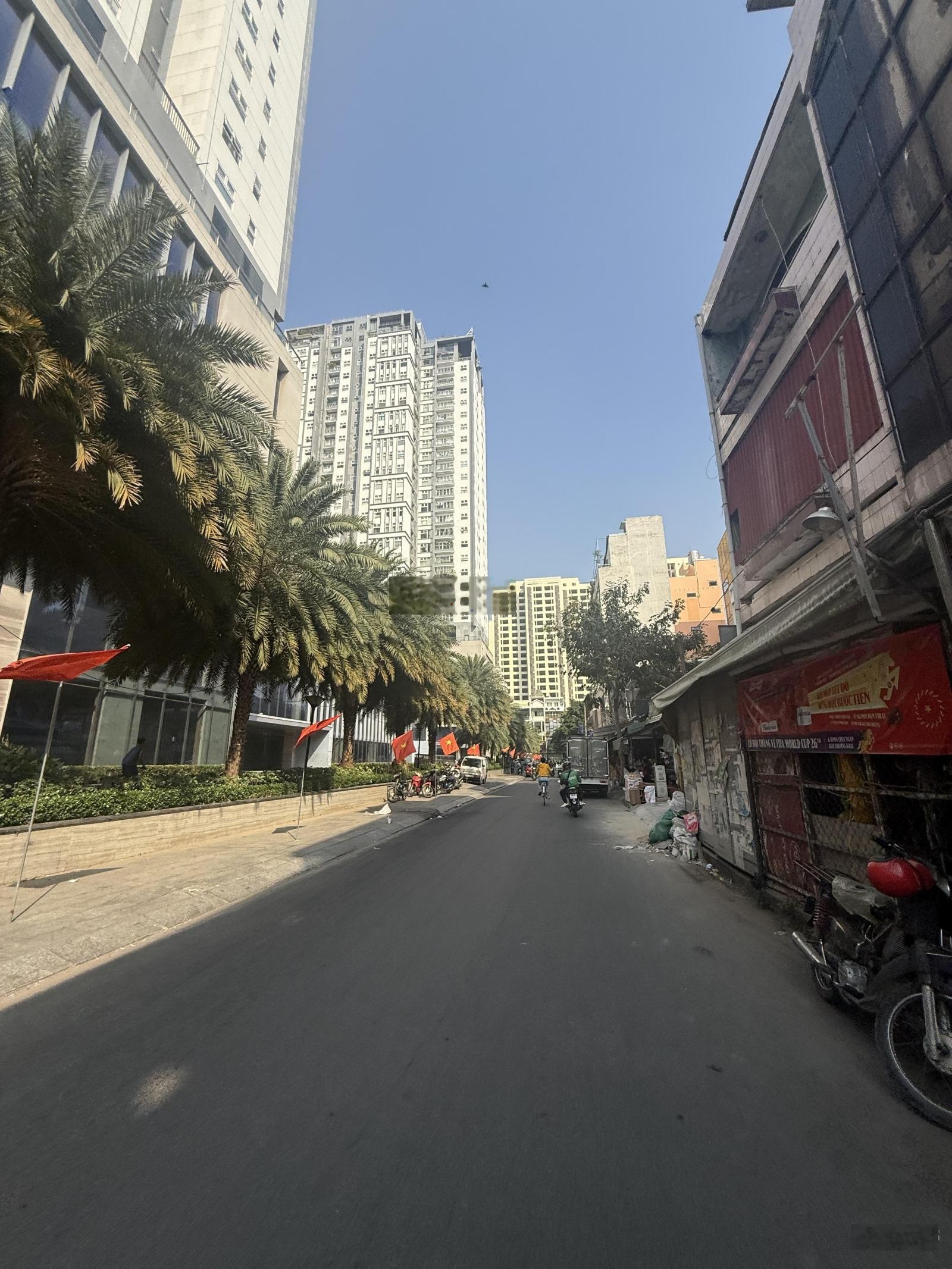 Bán nhà 125m2 đường Ba Tháng Hai - quận 10 - (5x25m) - giá cực tốt - sổ hồng riêng