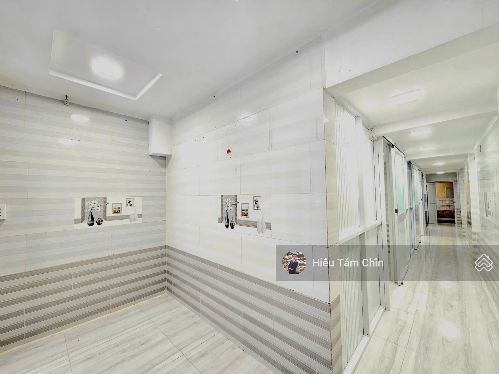 Đường ô tô 8m, 3m x 18m, nhà siêu rộng, mặt bằng kinh doanh tốt