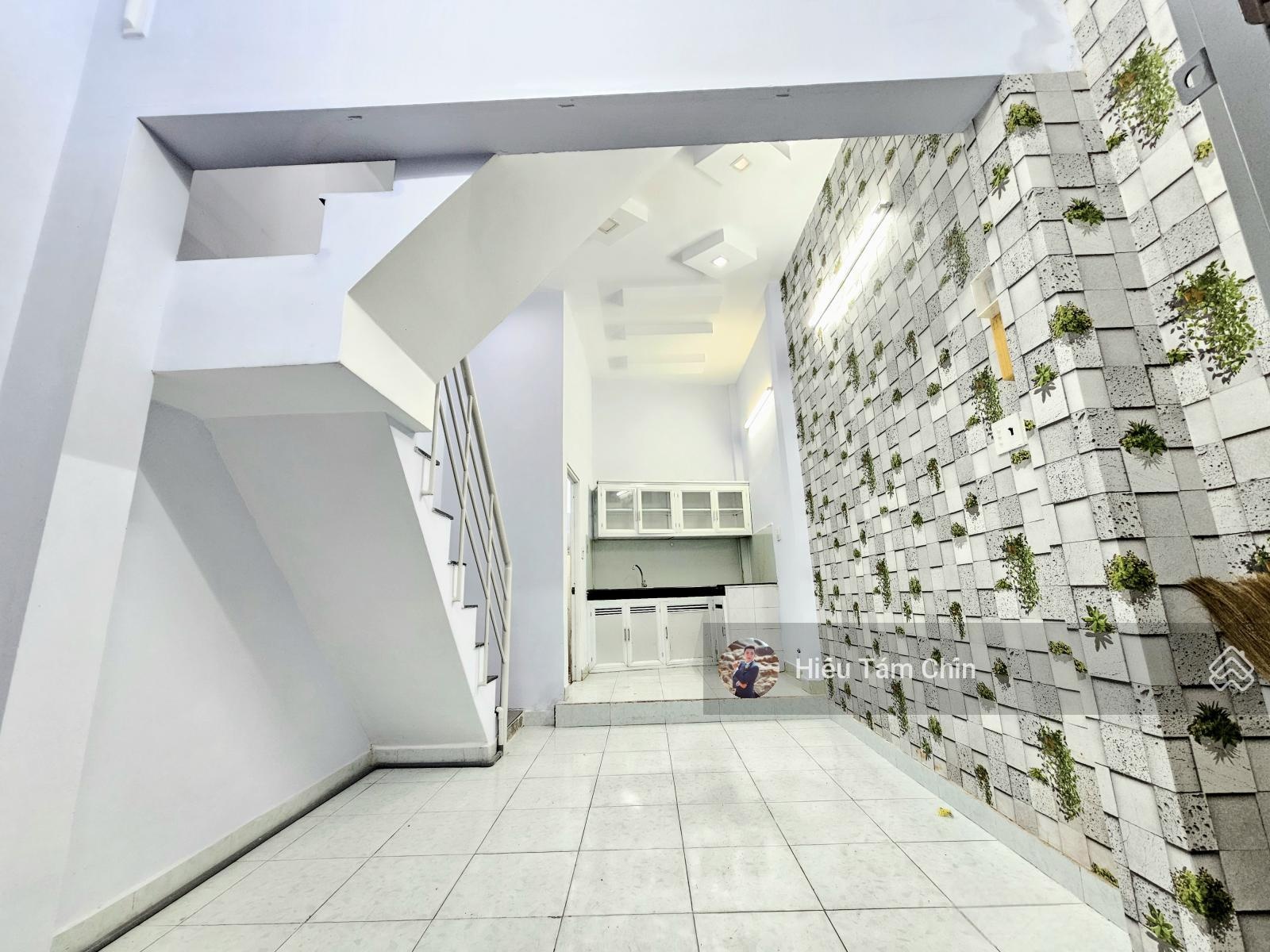 Giảm 120tr, Nhà 3.2m x 6.5m x 3 Tầng, 2PN, Sổ 2025, Gần mặt đường