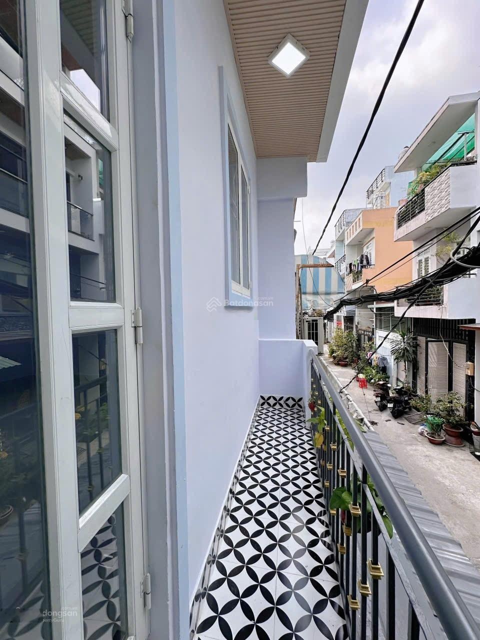 Nhà hẻm ô tô đậu cửa, tổng DT 16m2, 1 trệt, 1 lầu, nhà mới vào ở liền, giá 2.95 tỷ (bớt lộc)