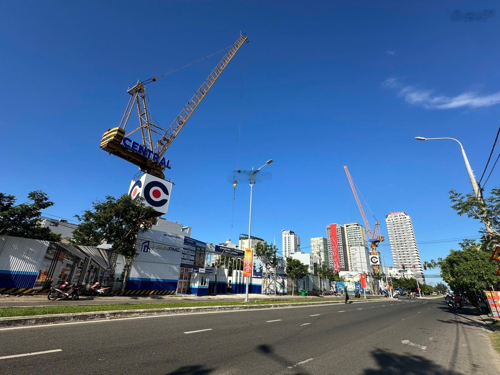 Bán 3 lô liền kề 270m2 đường Vương Thừa Vũ ra biển 200m được xây cao tầng đối diện Dự án Sun Group