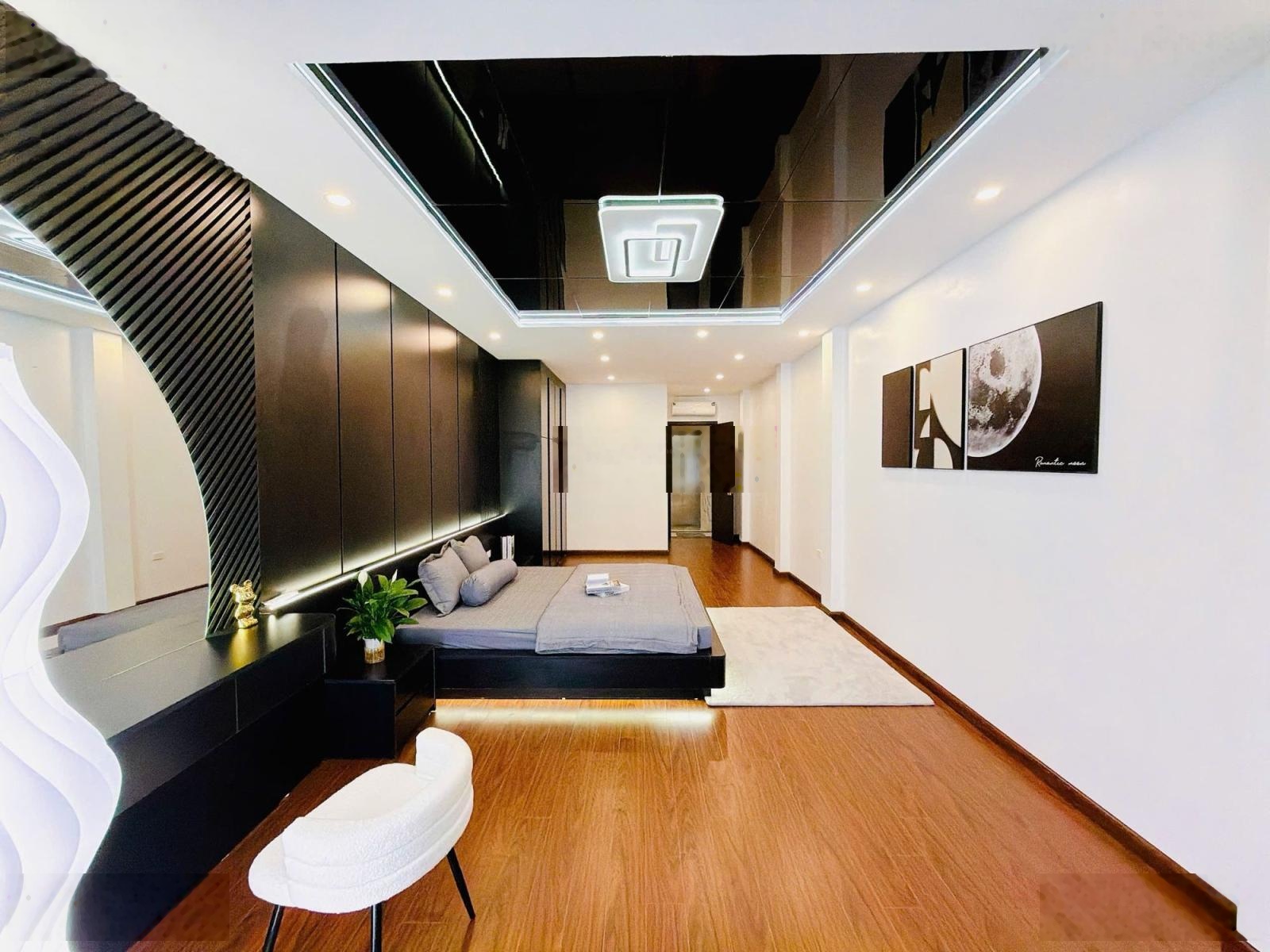 (038)hàng hiếm thanh xuân- phân lô -ôtô tránh -mt 4m- mặt sân chơi rộng 18m-5 tầng thang máy -sổ a4