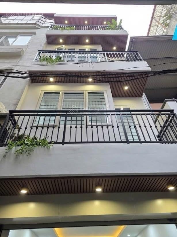 Siêu hot! Bán gấp nhà trung tâm, Mỹ Đình. 50m2, 6 ngủ, nhỉnh 12 tỷ, ô tô đỗ cửa, T1 thuê bán hàng