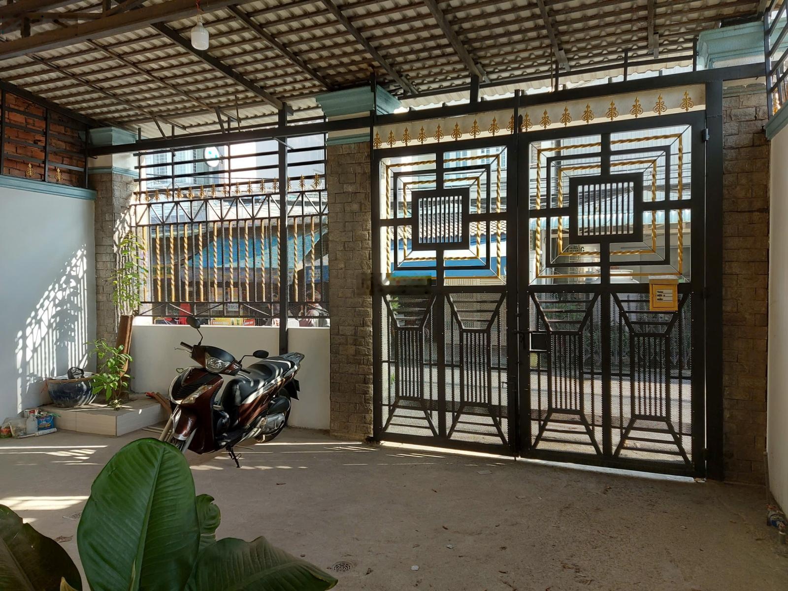 Bán biệt thự mặt tiền đường 4, Hiệp Bình Phước, Thủ Đức, 18 tỷ, 200m2