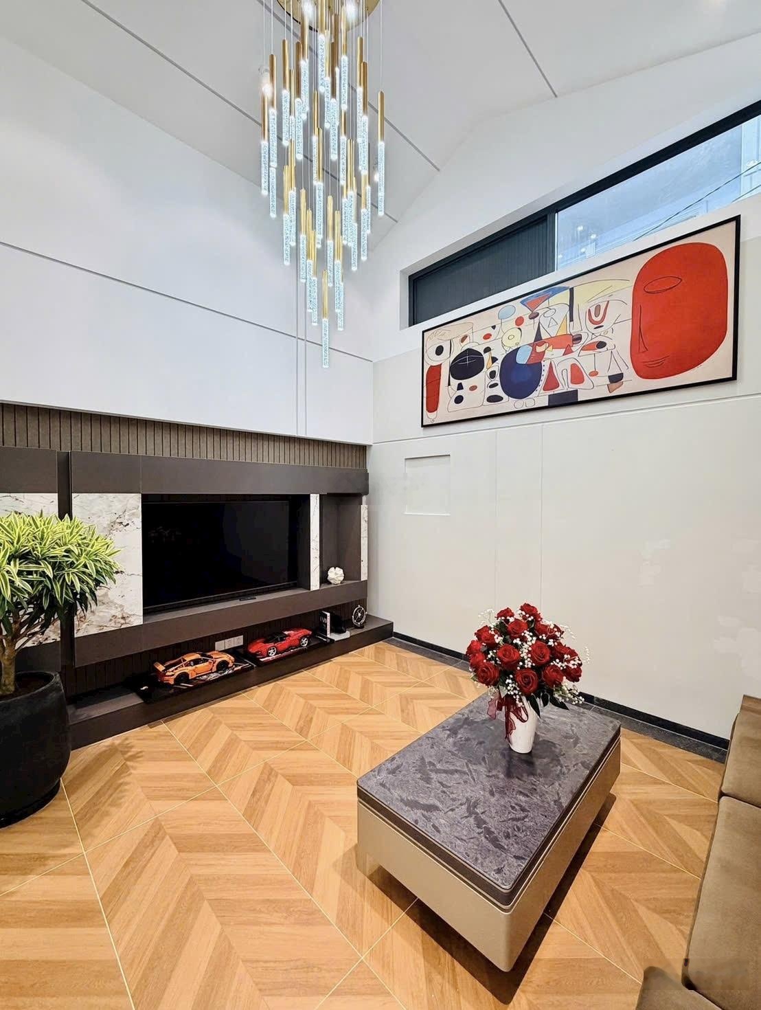 Siêu vị trí- 5 tầng lầu- xây mới - hẻm ô tô- cạnh công viên Làng Hoa- kiến trúc đẹp- full nội thất