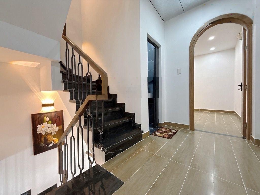 Nhà xe hơi đỗ cửa quận 6, Tân Hoà Đông, hẻm 6m, 3 tầng, 4x10m, nhỉnh 6 tỷ