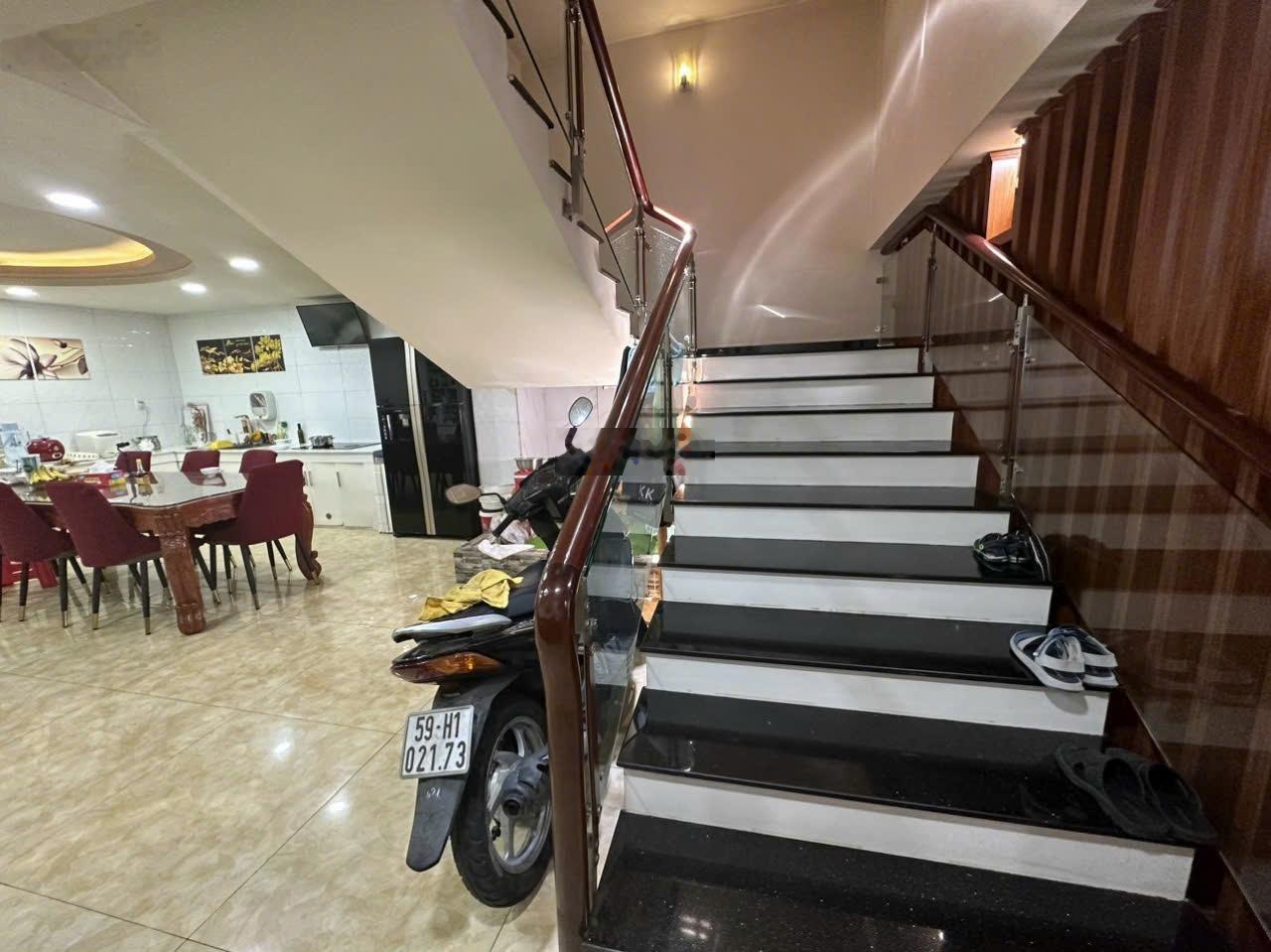 Ngang 5m x 23m Gía chỉ 14 tỷ - Quốc Lộ 13 Quận Bình Thạnh - Kết cấu: 4 Tầng văn phòng