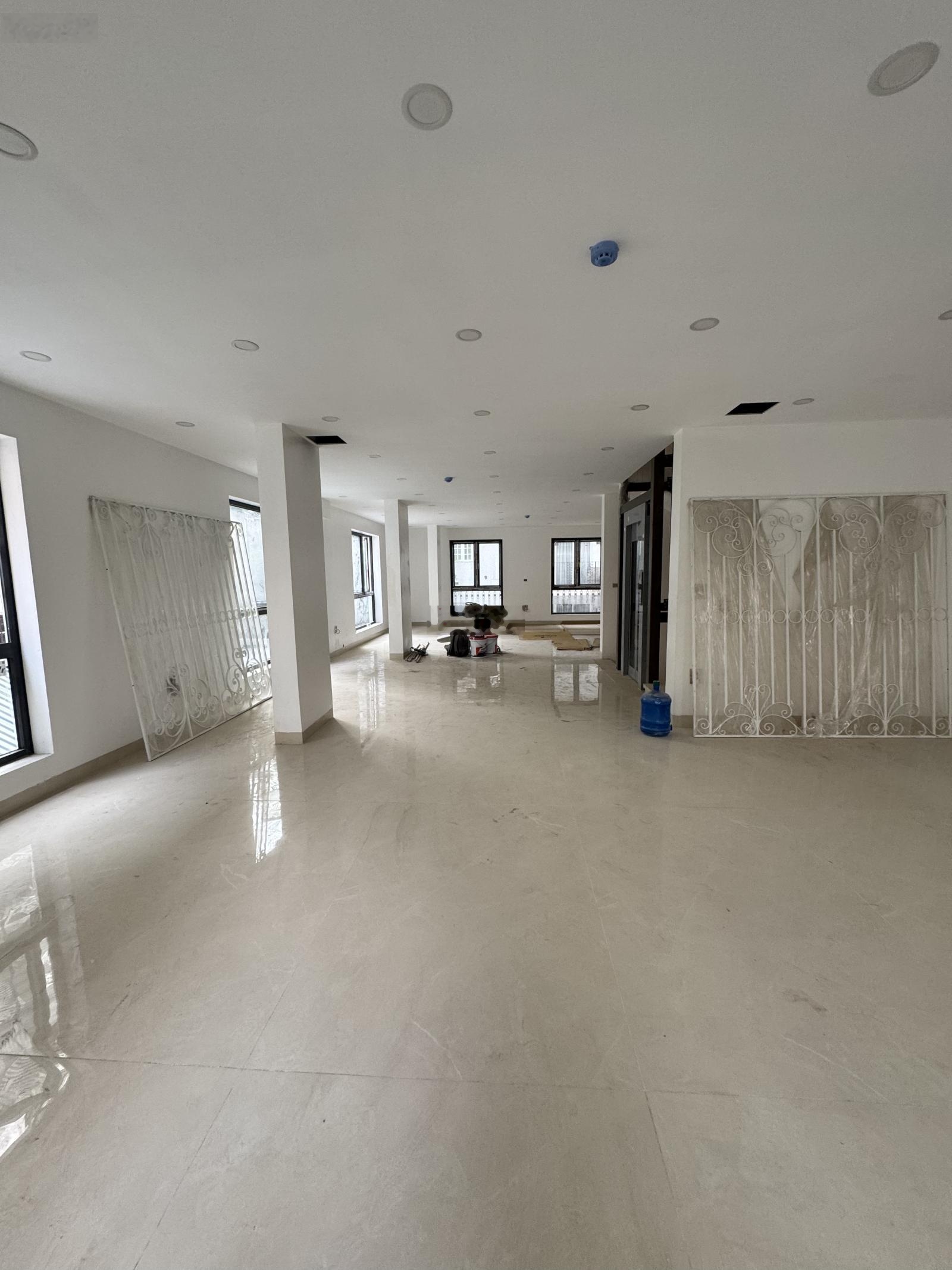 Cho thuê nhà mặt phố trần thủ độ mặt tiền rộng, vị trí đẹp vị trí: mặt phố trần thủ độ