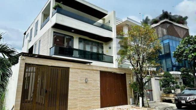 ~165 triệu/m2, biệt thự mặt tiền Thảo Điền có hồ bơi nội thất siêu đẹp 7.7x27m sẵn HĐ thuê 75triệu