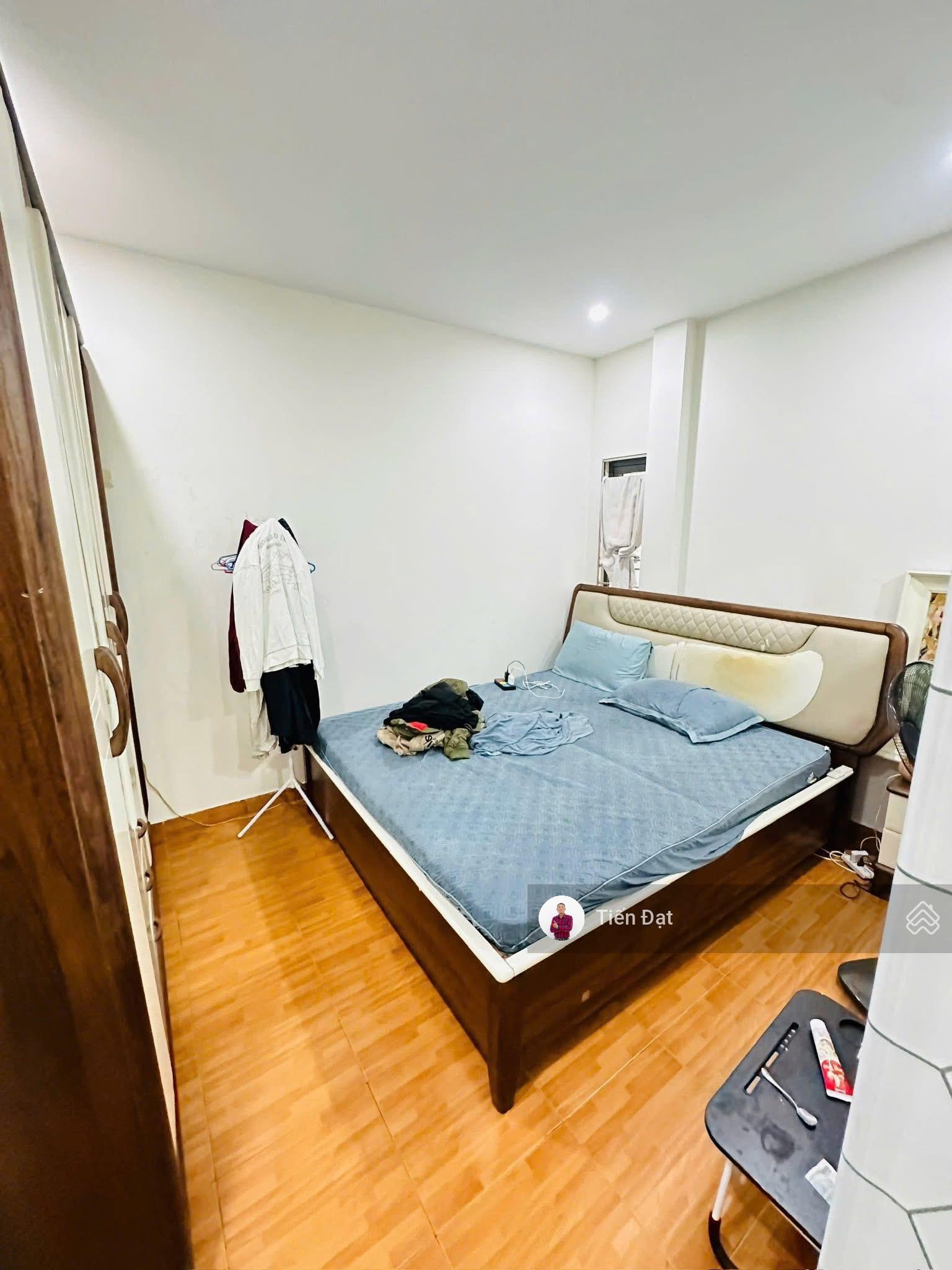 Bán nhà Ngọc Khánh, lõi Ba Đình 30m ra phố sân để xe riêng, nhà dân xây chắc chắn cạnh Vinhomes GV