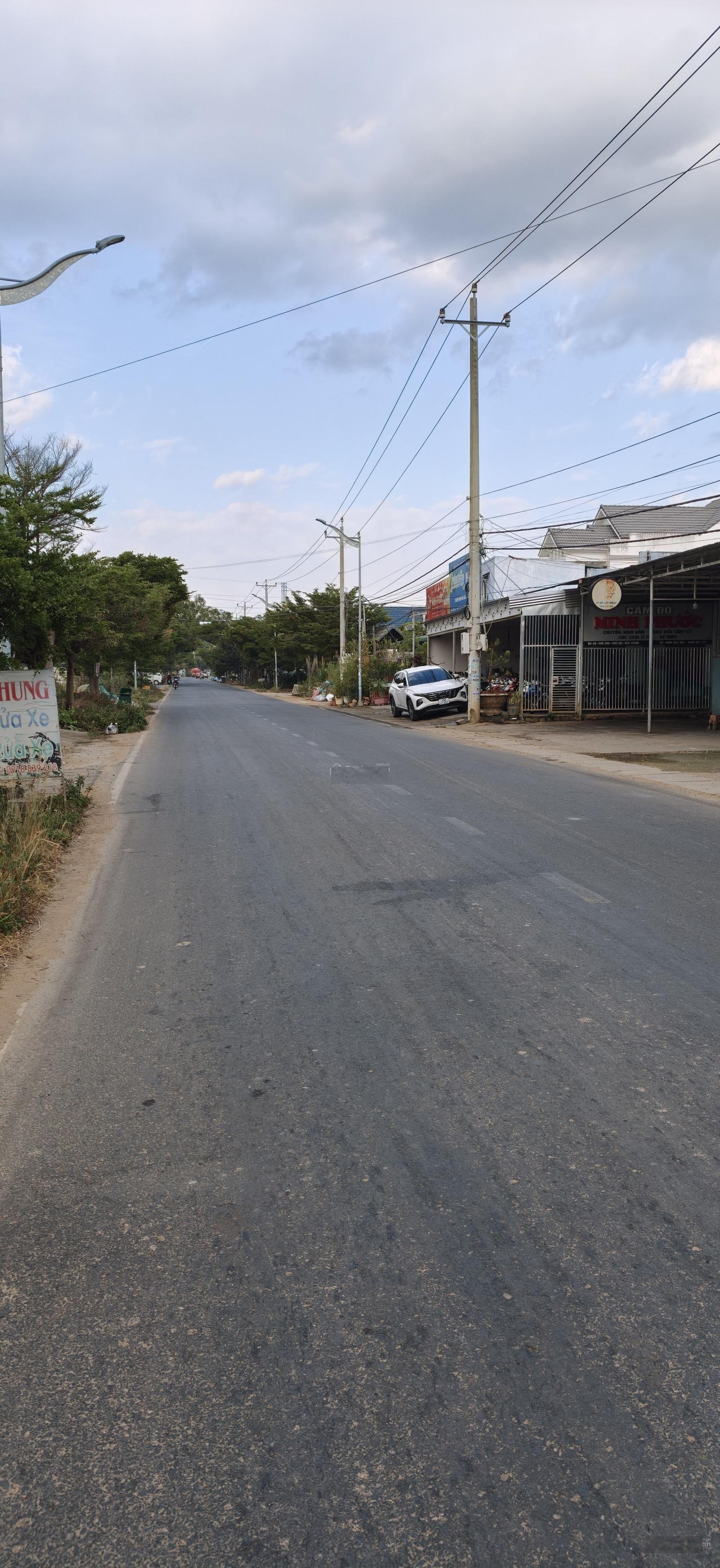 Bán đất full thổ cư Đức Trọng, cách sân bay Liên Khương 6km, 300m2, giá 2,9 tỷ. Gần trường học, chợ