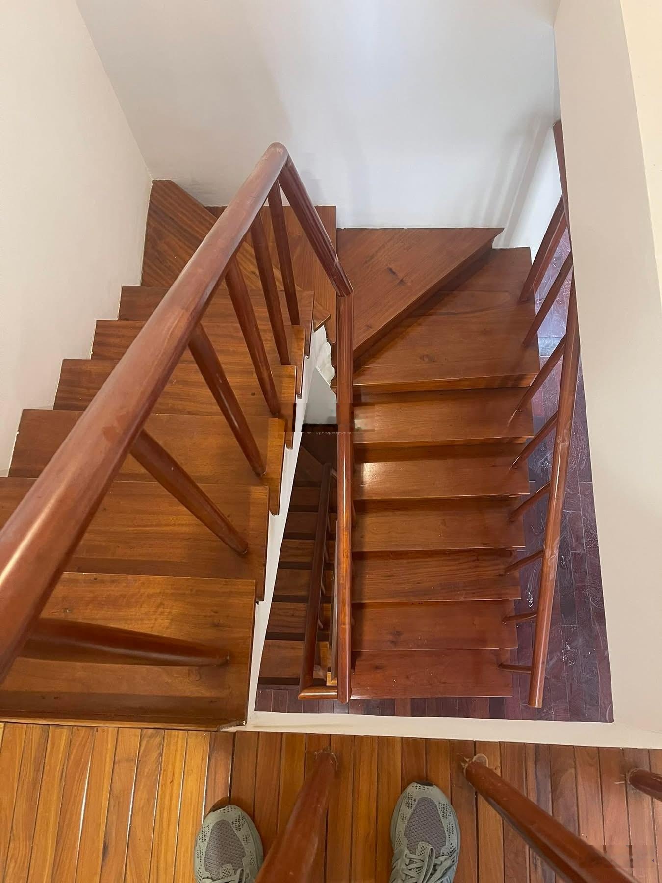 Bán nhà Trung Kính - Mạc Thái Tổ. Phân lô, oto tránh, 2 thoáng. 65m2 x 7 tầng. MT 5M. Giá 35 tỷ